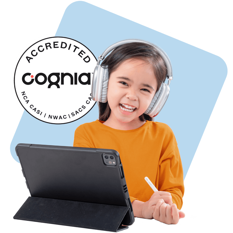 Una niña con un iPad Pro con una insignia de certificación de Cognia, que simboliza la calidad y la excelencia educativa.